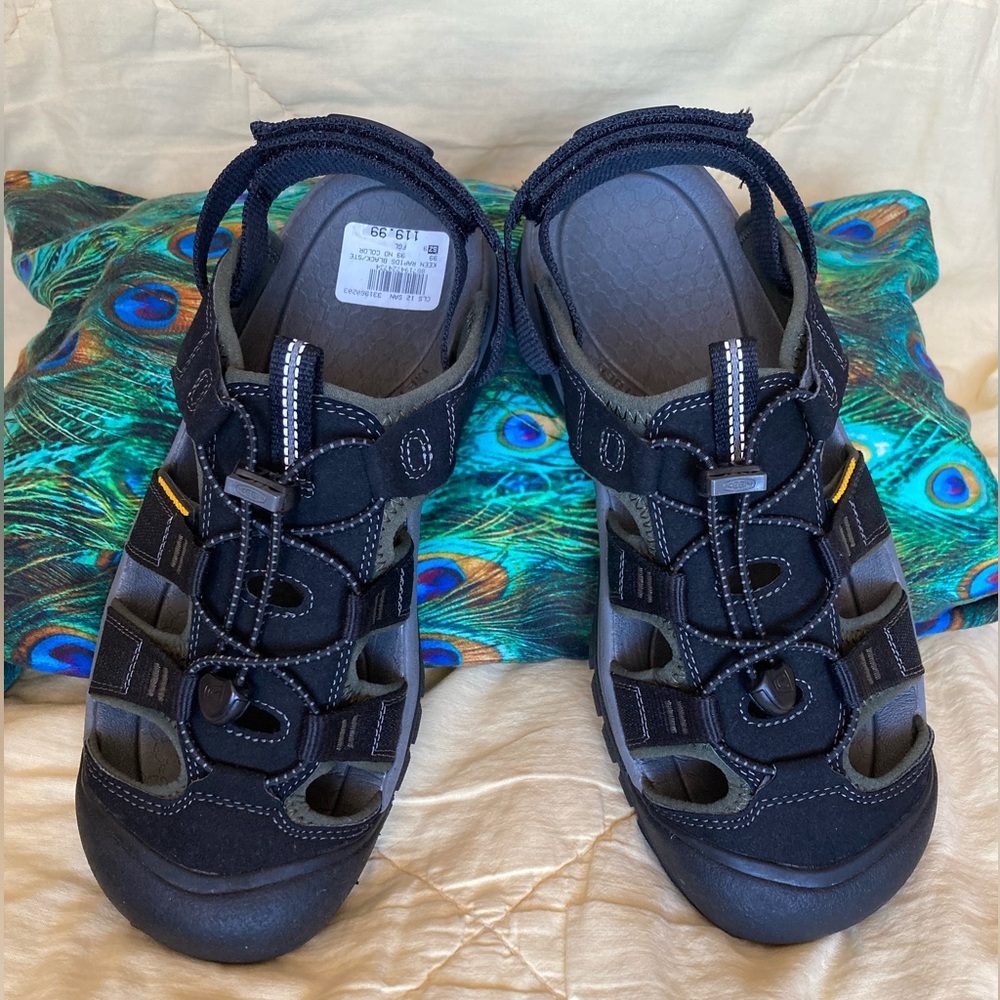 NWT KEEN Rapids H2 black and green SANDAL
